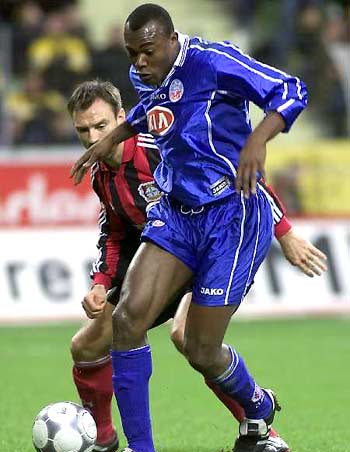 他以睿智的 他以睿智的